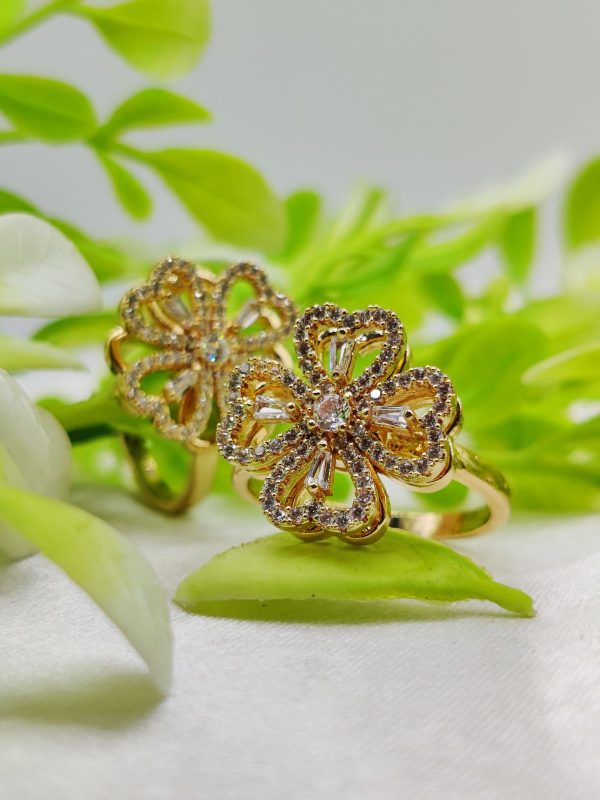Dazzling Dual-tone Floral Moveable Rings