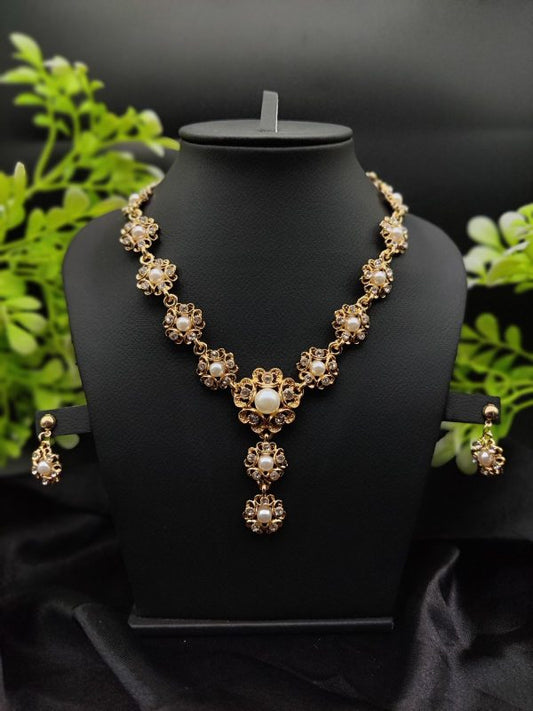 Majestic Pearl Flower Necklace