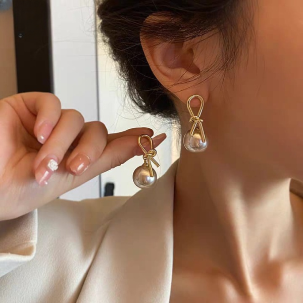 Knot Pearl Earrings Clip