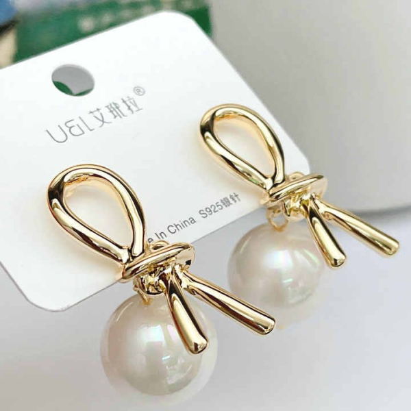Knot Pearl Earrings Clip