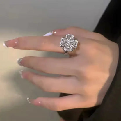 Lucky Four-leaf Clover Rotating Anxiety Ring