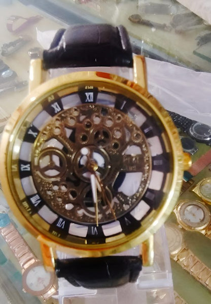 Stylish Leather Watch With Gold-tone